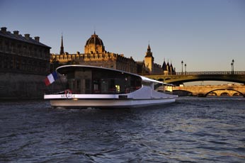 Soirée d'entreprise sur un yacht